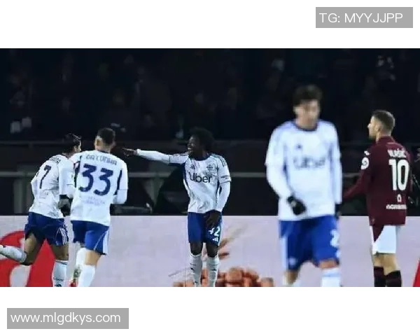 都灵足球俱乐部球星风采揭秘：从历史传奇到当代新星的崛起